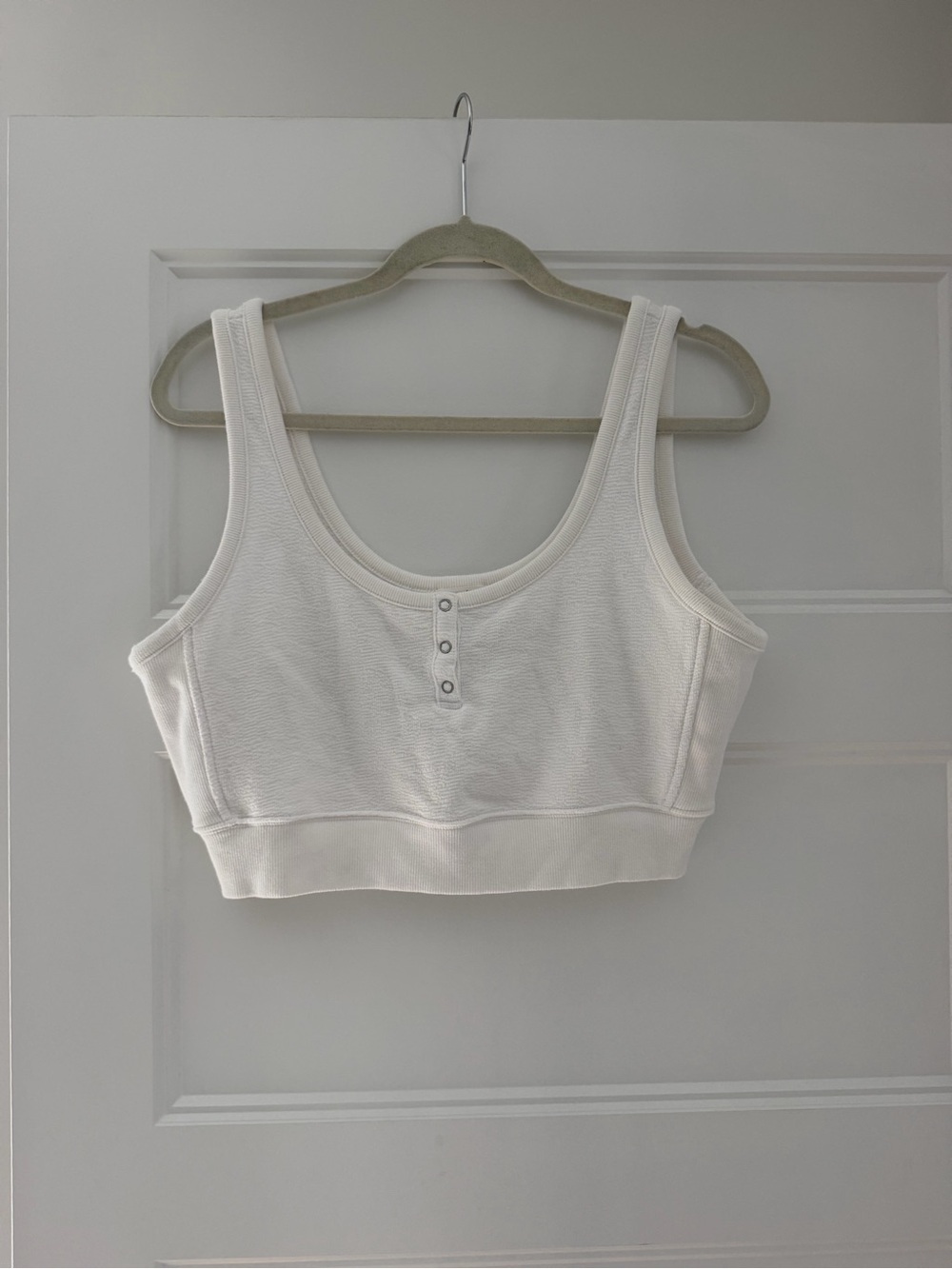 AERIE WHITE CROPPED TOP SIZE MEDIUM